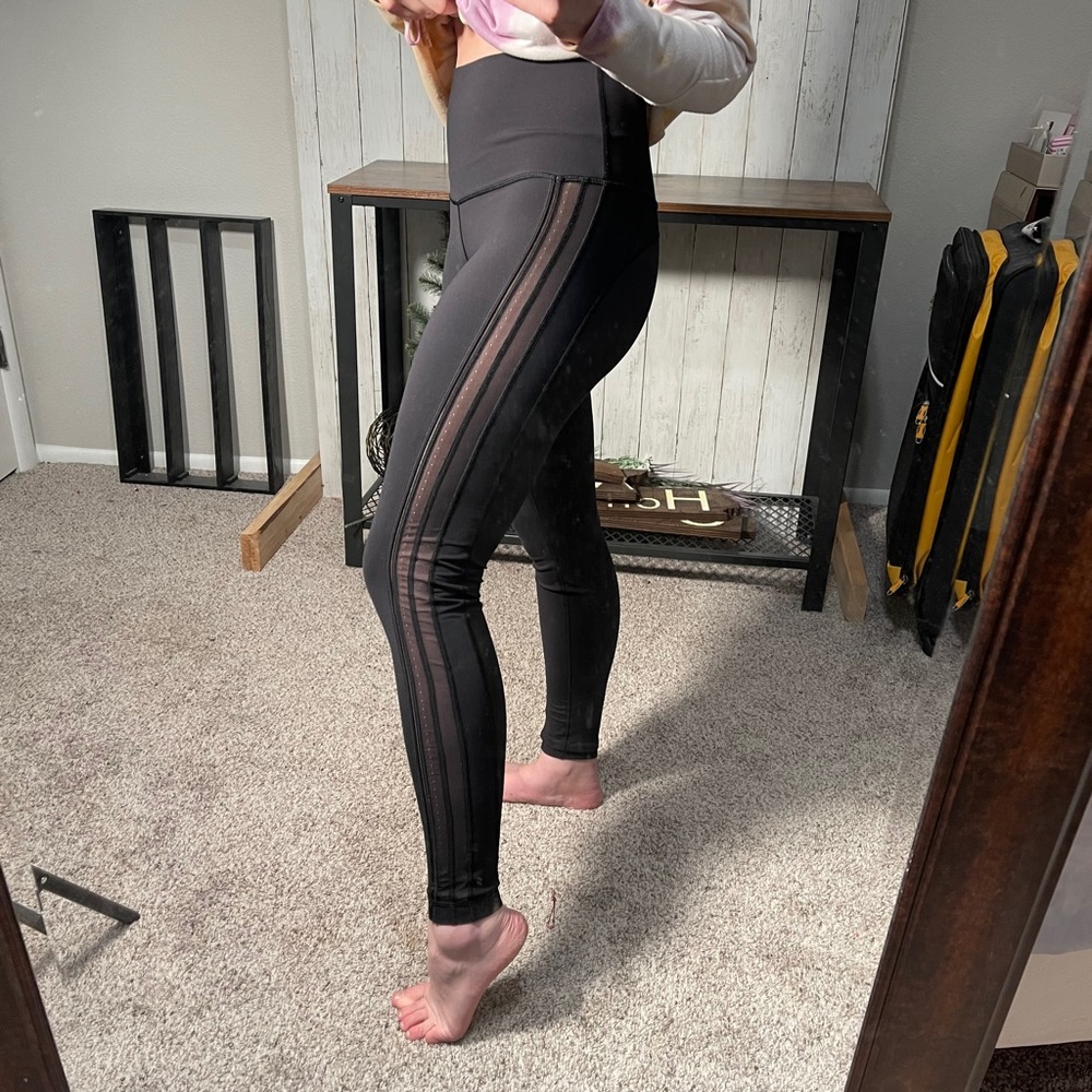 LULULEMON Legging with Mesh Side Panel